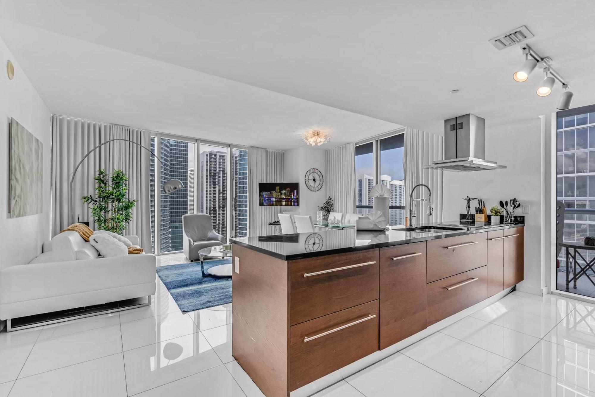 Luxurious Condo At Icon With Views Miami Exterior photo