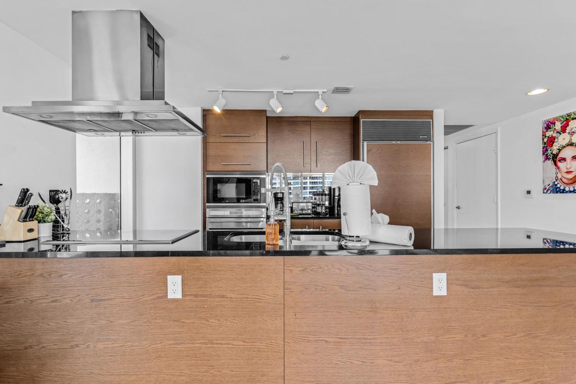 Luxurious Condo At Icon With Views Miami Exterior photo