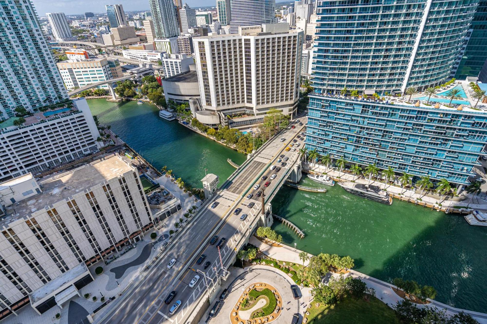 Luxurious Condo At Icon With Views Miami Exterior photo